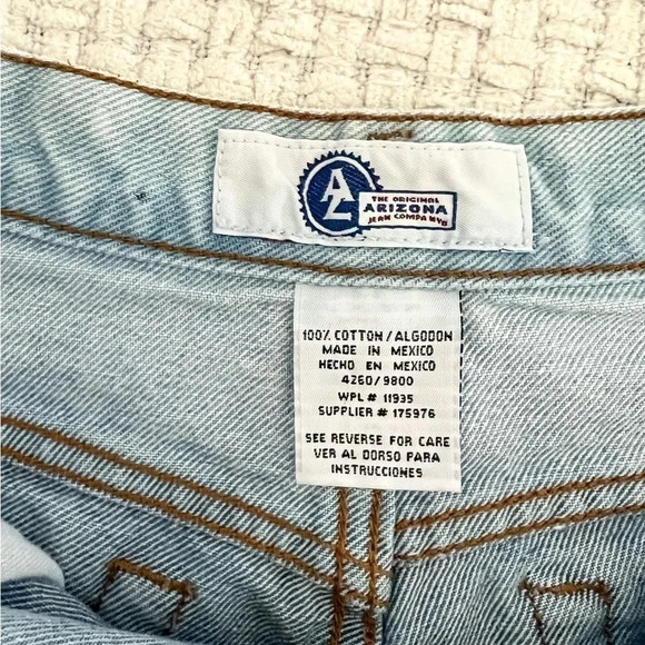 VINTAGE Arizona Jean Company Ombré Denim Shorts - Picture 3 of 5